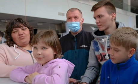 "Тікали з міста, щоб не боялися діти". Історія сім'ї переселенців з Добропілля