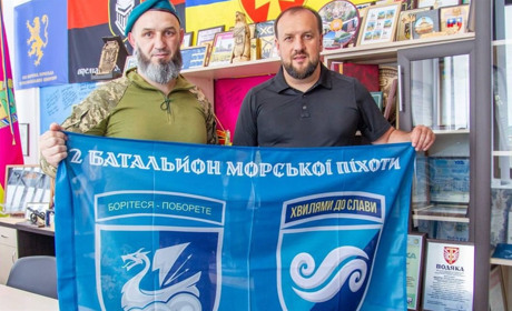Від Маріуполя до Курщини: захисник із Куп’янська передав місту особливий бойовий символ