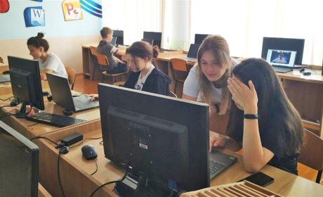 Учні Володимирецького колегіуму навчаються в англомовному онлайн-таборі