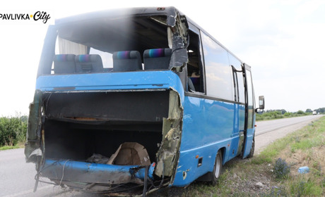 Автотроща на автодорозі біля в’їзду в Троїцьке: постраждалих ушпиталили