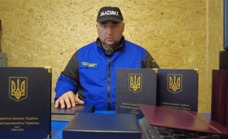Звягельчанин виставив на продаж колекцію пам'ятних монет України, щоб купити "швидку" для ЗСУ