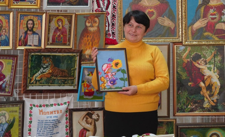 Рушники, мотанки та картини: майстрині Городоцької громади представили унікальні роботи