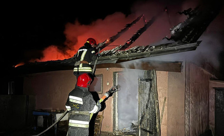 Пожежа посеред ночі на вулиці Зоряній в Кагарлику