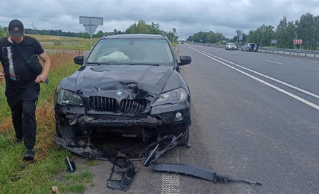 На трасі "BMW" зіткнувся з "Hyundai" — один з пасажирів госпіталізований до лікарні