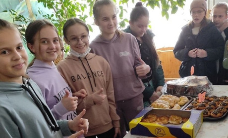 Резервістів – на службу. Школярі з Кідер на ярмарку зібрали гроші для вчителя, призваного в ЗСУ