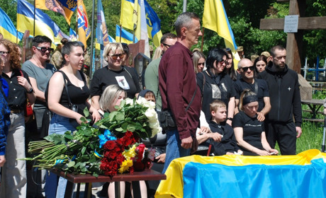 Їх поховали в один день на Алеї Слави: Шостка прощається з оборонцями рідного краю