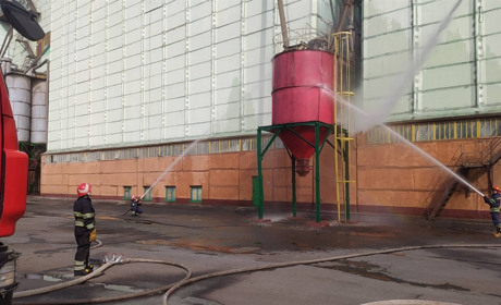 Пожежа на елеваторі: у Старокостянтинові надзвичайники провели тактико-спеціальні навчання