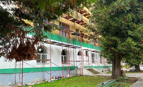 У Дрогобицькій міській лікарні утеплюють фасад хірургічного корпусу: на це піде понад 6 000 000 грн