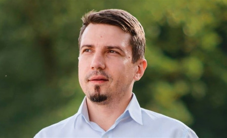 «Коли творчий застій то береш, сідаєш і пишеш еротику». Інтерв'ю із майстром еротичної поезії
