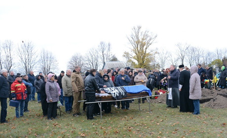 Був патріотом та жив по совісті: в Кагарлику провели в останню путь воїна Станіслава Кулініченка