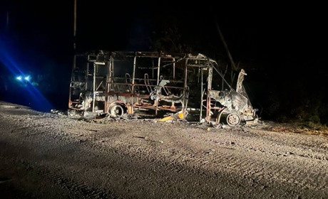 Ворожий безпілотник атакував рейсовий мікроавтобус на Сумщині: п'ять пасажирів поранено