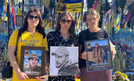 У Києві відбулася хода «Шаную Героїв», до якої долучилася мати загиблого воїна з Глухова