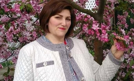 А ми садимо! На клумбі Тетяни Юзькової квіти цвітуть з ранньої весни і аж до морозів