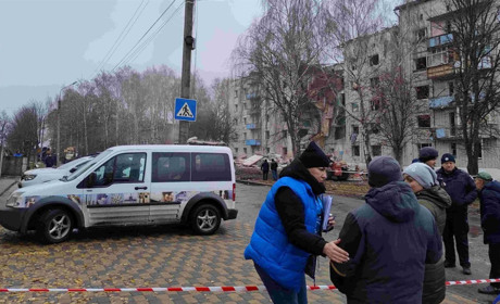У Глухові волонтери допомагають жителям оговтатися після обстрілу
