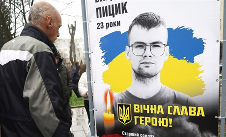 У Звягелі вшанували пам'ять загиблих захисників: Алея Пам'яті поповнилася новими портретами