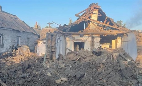 Російські загарбники вкорте обстріляли Курахове. Поцілили в цивільну інфраструктуру