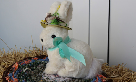 Теремчата влаштовують селфі на Великодній фотозоні