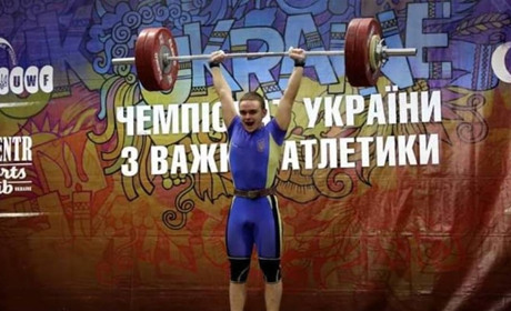 У Коломиї на чемпіонаті України з важкої атлетики у складі збірної області змагались юніори з Вараша