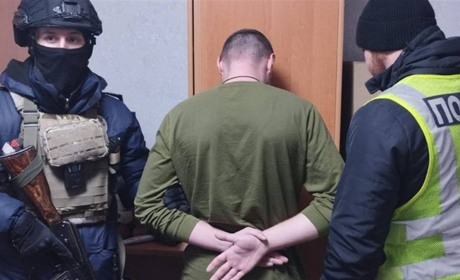 Псевдовійськовий отримав від громадської організації 9 автівок, які продавав