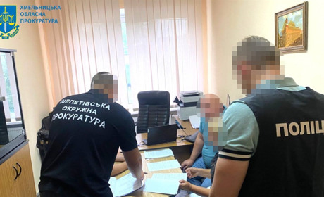 На Хмельниччині троє депутатів міських рад отримали підозри за недостовірне декларування