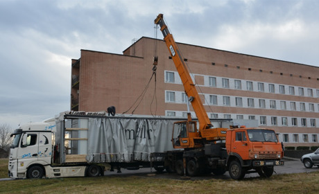 До дитячого відділення Золотоніської лікарні завезли станцію, яка вироблятиме кисень з повітря