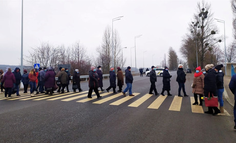 У Жмеринці перекрили трасу міжнародного значення: люди вимагають зниження тарифів – відео
