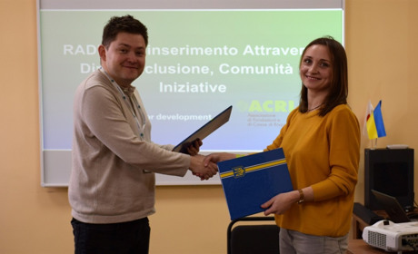 Нові можливості для ветеранів та молоді: у Біляївці підписали меморандум з фондом AVSI