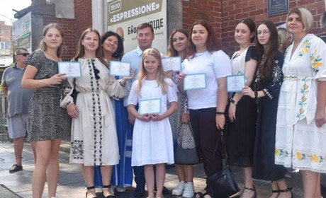 12 учнів із Сарненської громади відзначили серед кращих на Рівненщині