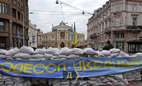 Вночі рашисти нанесли ракетний удар по Одесі. До цього випустили три ракети 3 квітня. Відео