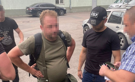Збирав "данину" з браконьєрів: на Житомирщині на хабарі затримали рибінспектора