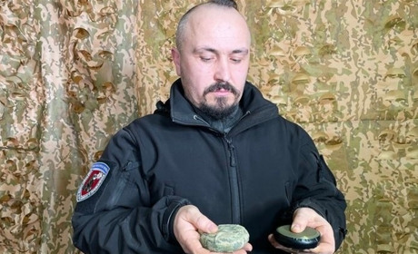 Росіяни засипають правобережну Херсонщину новими 3D-мінами, що схожі на “пряники”