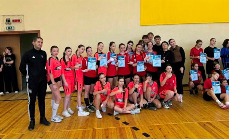 Дівчата Звягеля боролися за футбольні перемоги: результати змагань "Пліч-о-пліч" у громаді