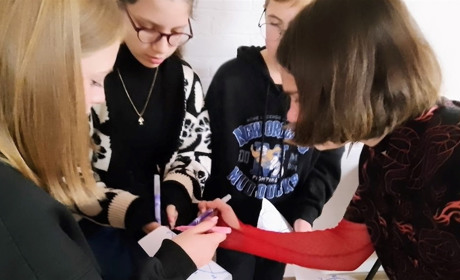 Поблизу Києва проводять зустрічі для підлітків-переселенців: як долучитися