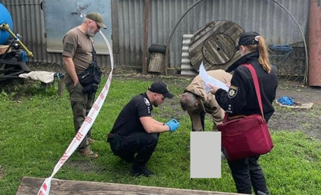 На Сумщині жінка народила двійню та покинула помирати в сараї. Справу розслідують (відео)