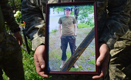 "Добрий, щирий – просто наш Потап": у Переяславі попрощалися з воїном Сергієм Потапенком ФОТО