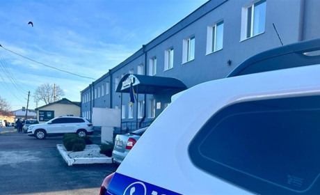 У Звягелі спіймали трьох злодіїв, які зазіхнули на чужий телефон, банківську картку та косметику