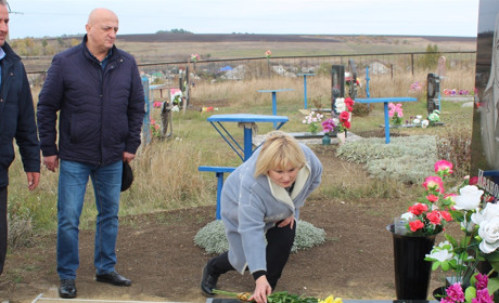 Троїчани поклали квіти на могили воїнів-земляків, які загинули в АТО 