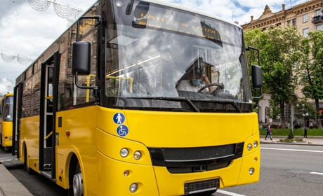 На Хмельниччині змінили правила роботи громадського транспорту під час тривоги: що це означає