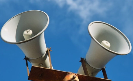 У Сватовому лунатимуть сирени: містян закликають зберігати спокій