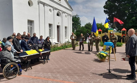 У Дунайці попрощалися з військовим Олександром Приймачком. Це друга втрата однієї родини