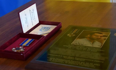 Рідним загиблого прикордонника, земляка Артема Крючкового вручили орден «За мужність» ІІІ ст.