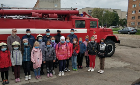У гості до білопільських рятувальників завітали вихованці Центру дитячої та юнацької творчості