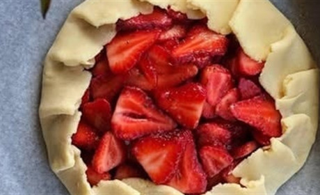 Готуємо сьогодні: сирна галета з полуницею