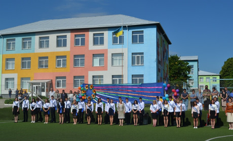 Свято останнього дзвоника у Миколаївській та Улянівській школах