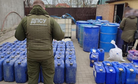 В Измаиле попались на горячем дельцы, изготовлявшие контрафактный алкоголь