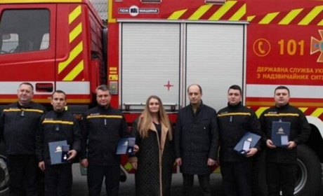 Чотирьох рятувальників Шепетівського району відзначили «За заслуги перед українським народом»