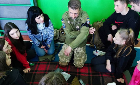 На Фастівщині бійці тербату навчали дітей тактичної медицини