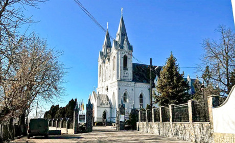 Церковні свята у квітні 2026: католицький та православний календар