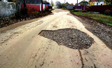 Вгадай менську вулицю по ямках на міських дорогах