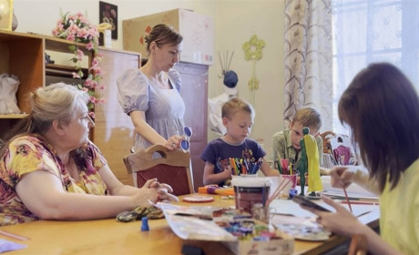 “Фарба та папір допомагають вивільнити біль": Ольга Кіцманюк про важливість мистецтва